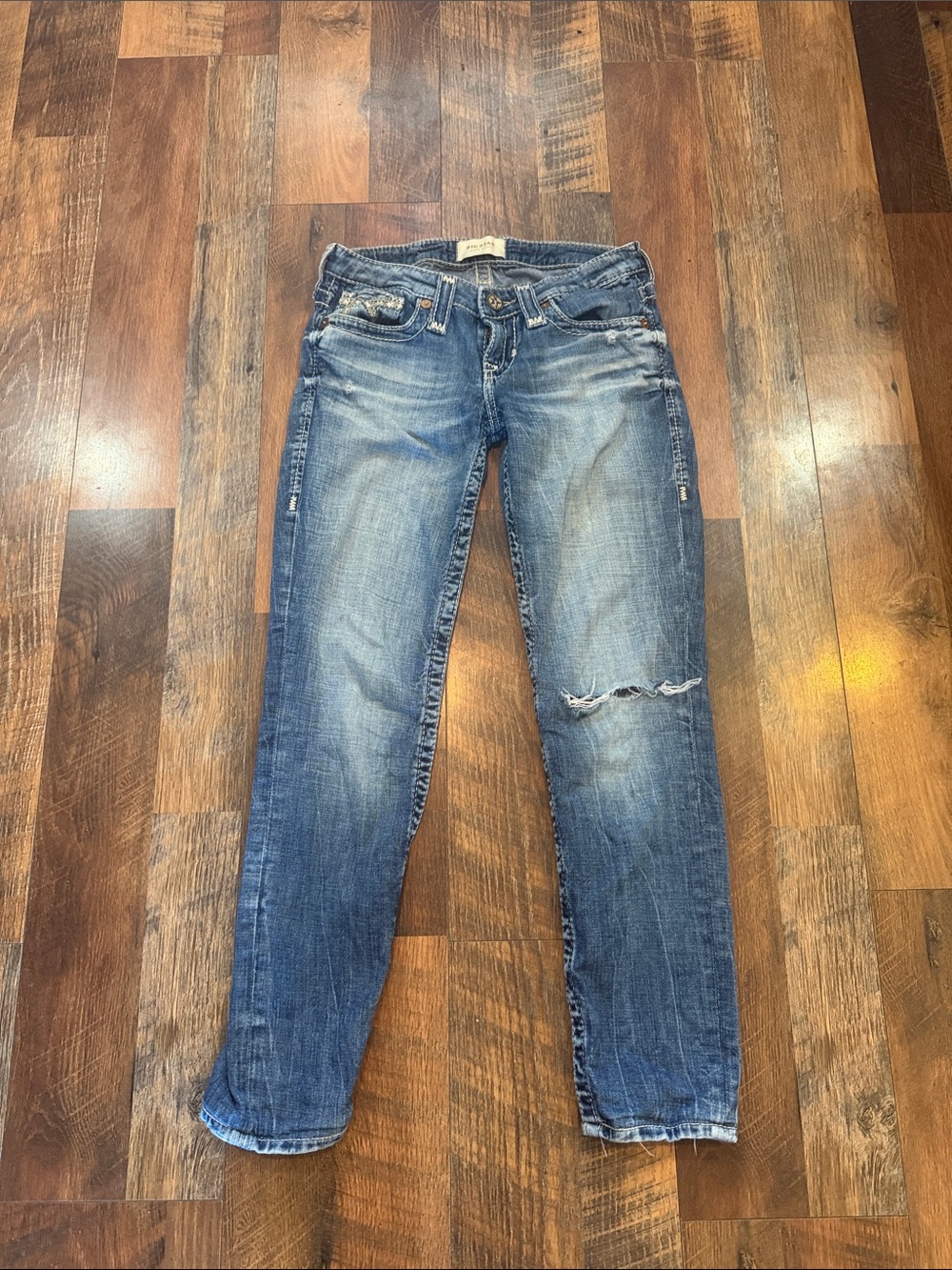 Women’s Distressed Blue Jeans - Slim Fit 25 (1250)